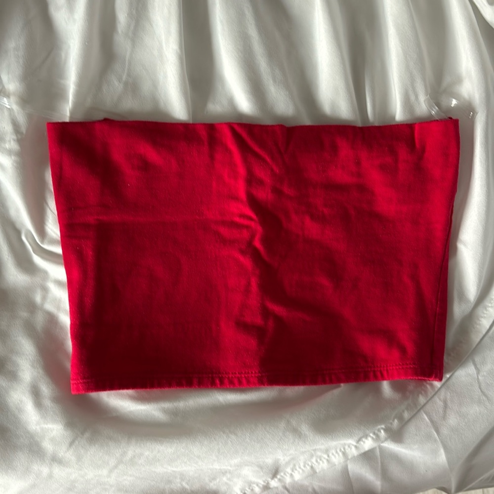 Medium Windsor red crop top